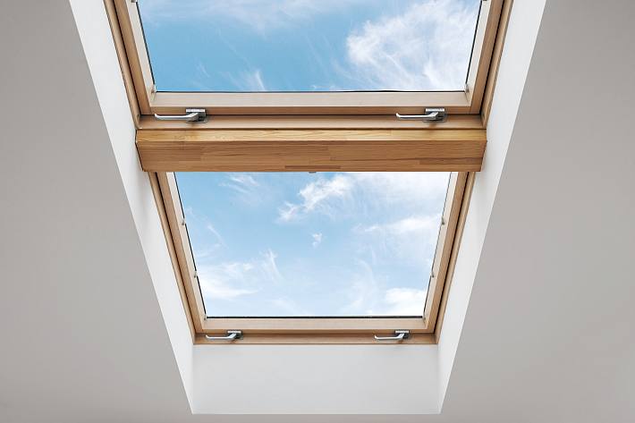 Funkcjonalne okna dachowe na lata – na co zwrócić uwagę przy montażu