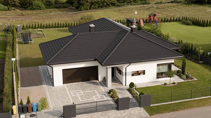 Dlaczego dachówki cementowe swissporTON tak dobrze odnajdują się w projektach domów Z500?