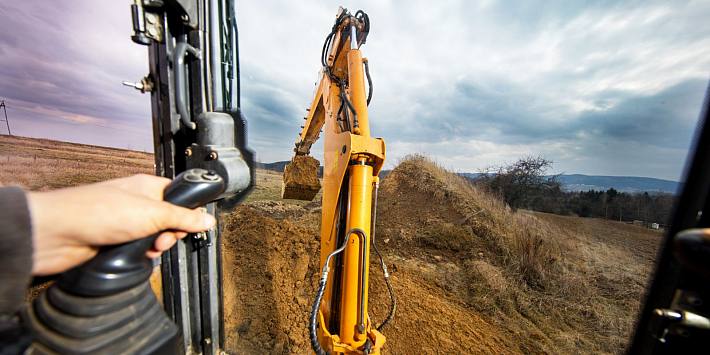 Płyta fundamentowa i inne ‍rodzaje fundamentów – przegląd technologii pod kątem właściwości izolacyjnych