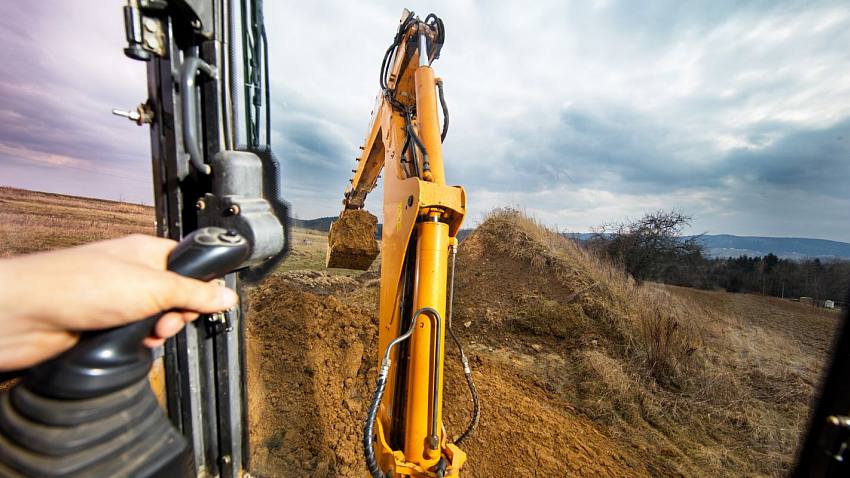 Płyta fundamentowa i inne ‍rodzaje fundamentów – przegląd technologii pod kątem właściwości izolacyjnych