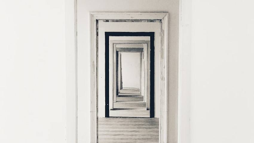 Drzwi wejściowe: ile kosztują różne warianty i co można zmienić w projekcie, a co nie?