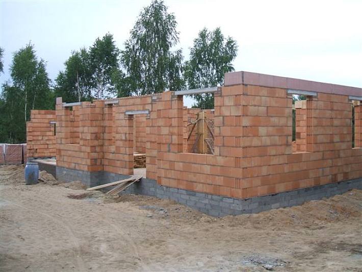 Jak negocjować ceny z wykonawcami i uniknąć typowych pułapek?