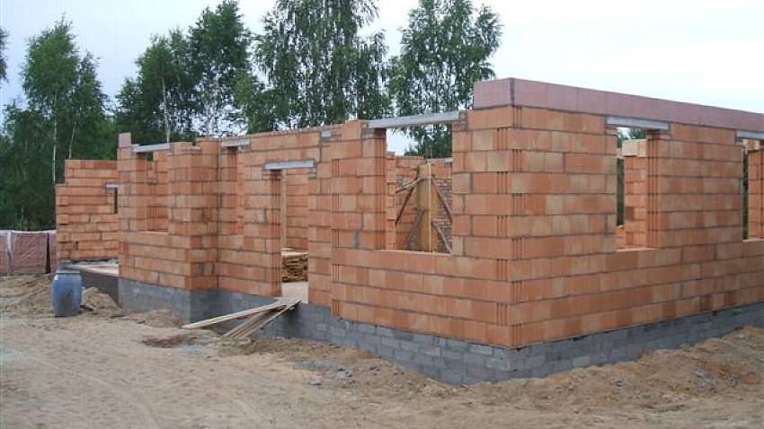 Jak negocjować ceny z wykonawcami i uniknąć typowych pułapek?