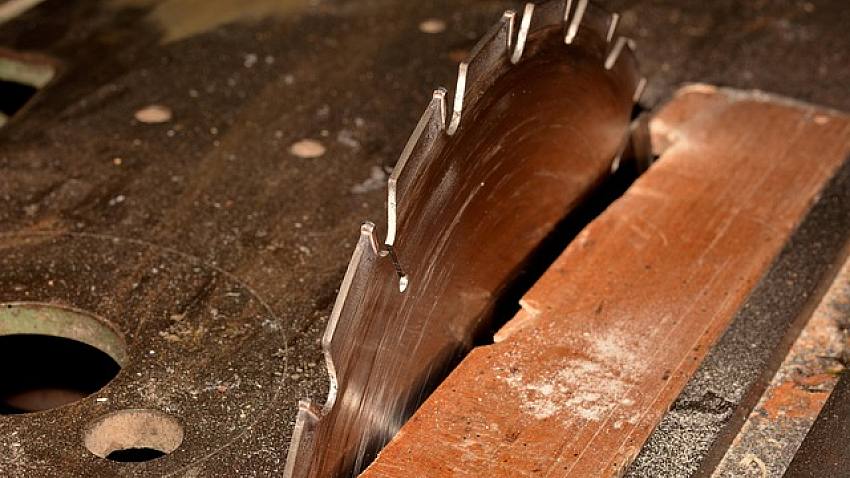 Co to jest drewno konstrukcyjne C24? Cena, wymiary, na co uważać