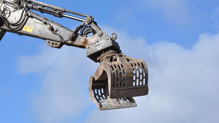 Jak przygotować działkę pod budowę domu? Kroki, procedury + kalendarz