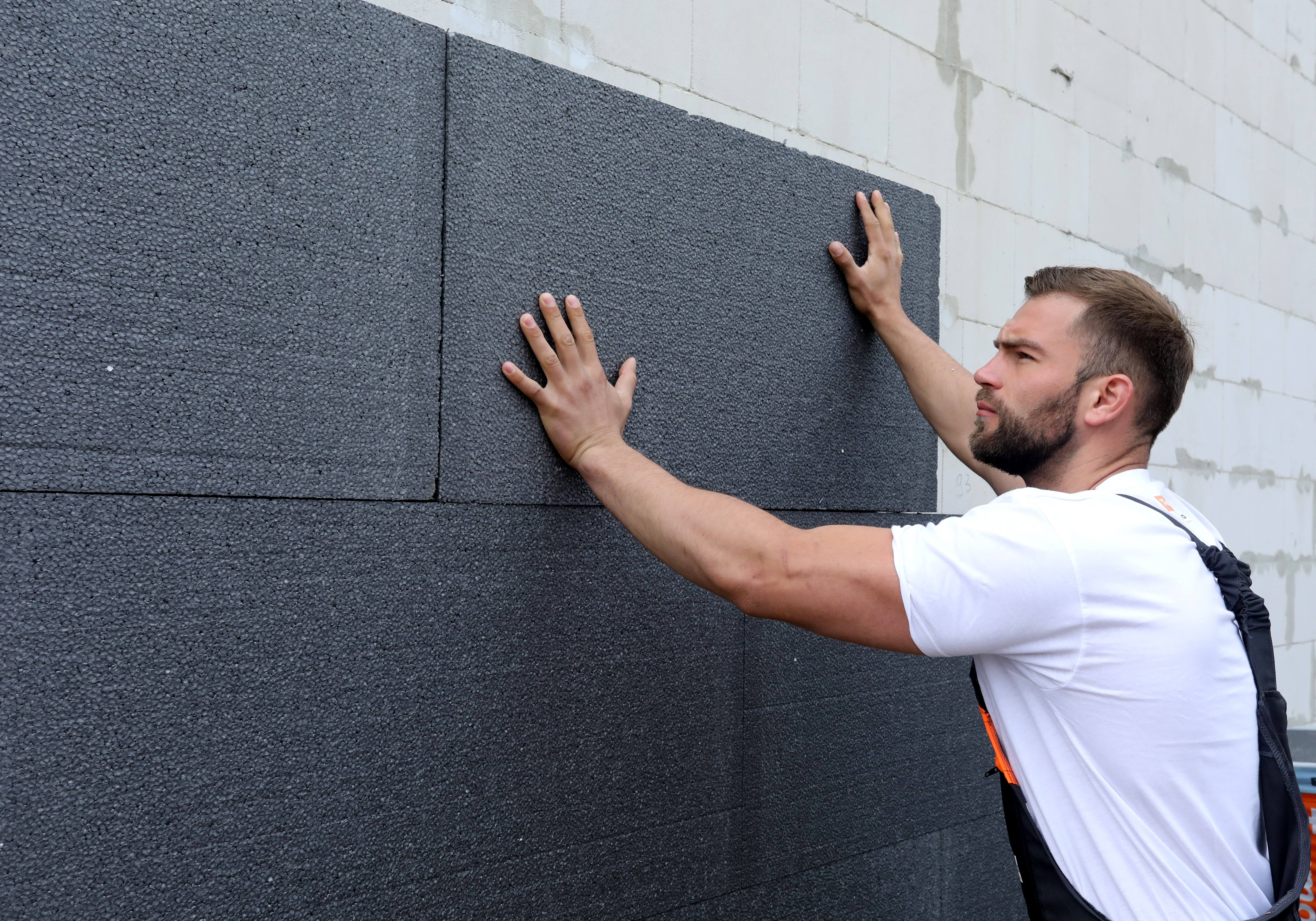 Termomoizolacja ścian domu grafitowym styropianem Termonium + TermoOrganiki